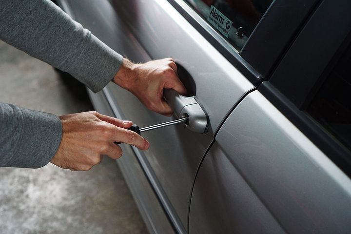 Broken-Car-Key-Extraction--in-Scottdale-Pennsylvania-broken-car-key-extraction-scottdale-pennsylvania.jpg-image